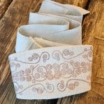 Brâu din cânepă cu broderie inspirată de sumanul Reginei Maria